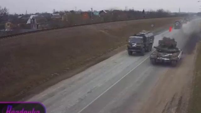 Вестник декоммунизации. Страшный русский танк с советским флагом бороздит Херсонскую область смотреть онлайн