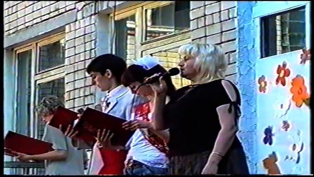 Ромка в 1-ом классе (май) 2006 год смотреть онлайн