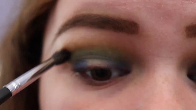 Blue & Green Halo Eyeshadow Tutorial | Morphe x James Charles Palette смотреть онлайн