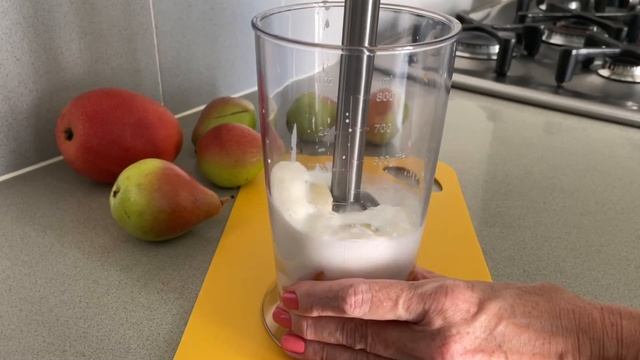 Mango & Pear Smoothie l Healthy Breakfast смотреть онлайн