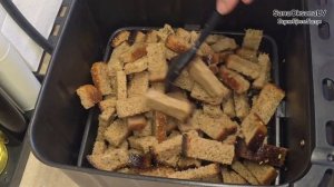 СУШИМ СУХАРИКИ С ЧЕСНОКОМ В АЭРОГРИЛЕ /БЫСТРАЯ ЗАКУСКА #сухарики #чеснок #аэрогриль