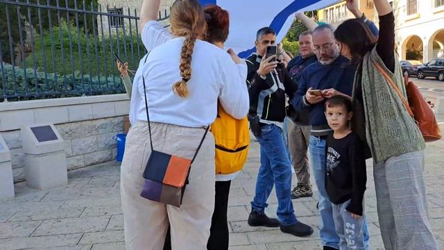 Поднимаем 20-метровый флаг Израиля в Немецкой колонии в Хайфе смотреть онлайн