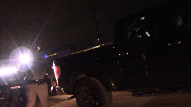 Texas Trooper loses the flashlight battle. смотреть онлайн