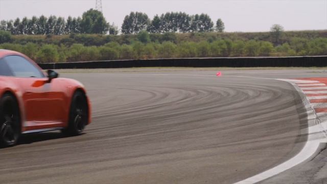 Porsche 911 Carrera 4 GTS Coupe in Lava Orange | смотреть онлайн