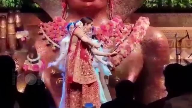 Nita Ambani Beautiful Performance At Akash Ambani & Shloka Mehta's Pre-Engagement Party смотреть онлайн