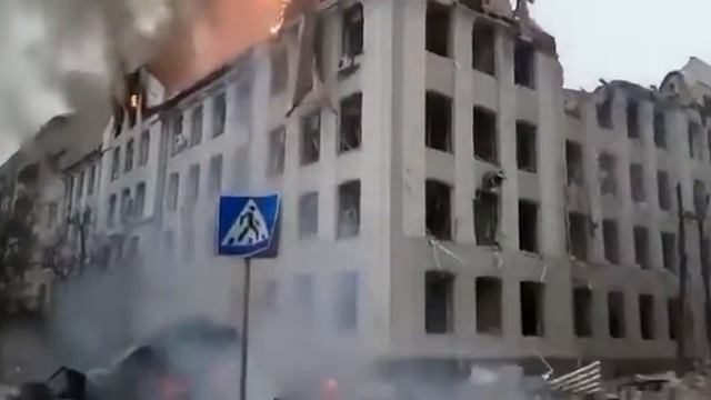 Харьков Корпус университета Каразина ВУЗ входит в топ-3лучших в Украине.И это то что от него остало смотреть онлайн
