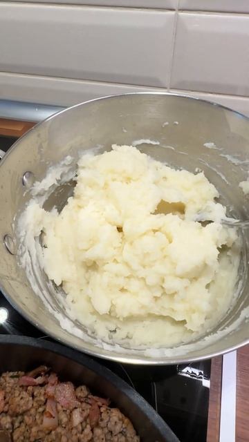 Запеканка с картофелем, беконом, фаршем и грибами #shanttikk #осень #рецепты #рецепт #еда смотреть онлайн