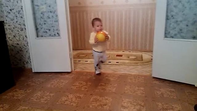 Крышка и Славик. Что можно сделать с крышкой для игрушек. С ней можно... смотреть онлайн