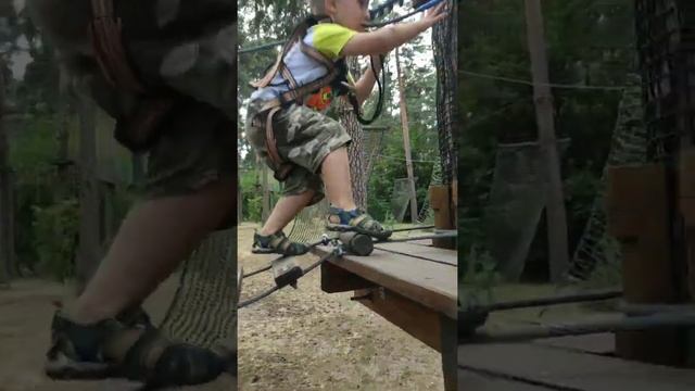 Rope park Seiklar (Kyiv). LITTLE CLIMBER.Как занять ребенка на каникулах?! смотреть онлайн