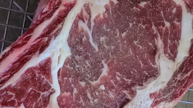 HOW TO DRY BRINE STEAK || And reverse sear Tomahawk Steak on the Pit Boss KC Combo смотреть онлайн
