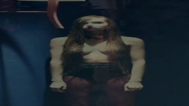 Marie Medeliene - Swimming pool (Marylou Burlion) в клипе The Shoes Wastin time смотреть онлайн