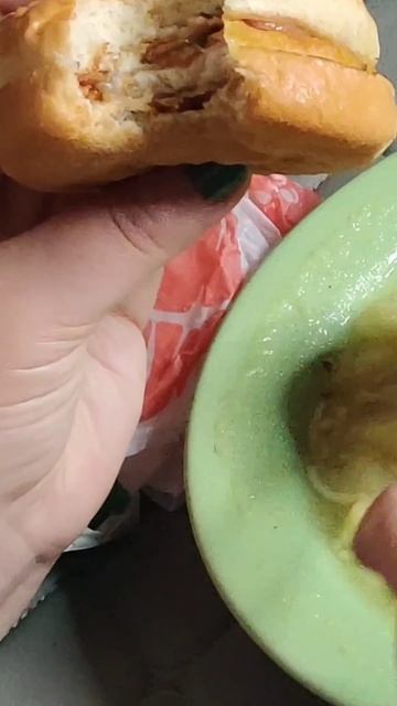 Итинг чизбургер или гамбургер смотреть онлайн