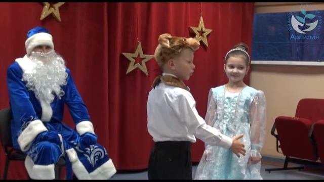 2013-12-21. Новый год в Арлилии. Выступление детей. смотреть онлайн