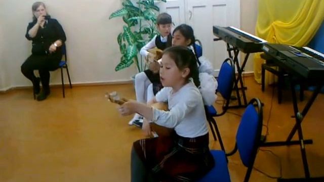 Красиво поют и играют на домбре. смотреть онлайн