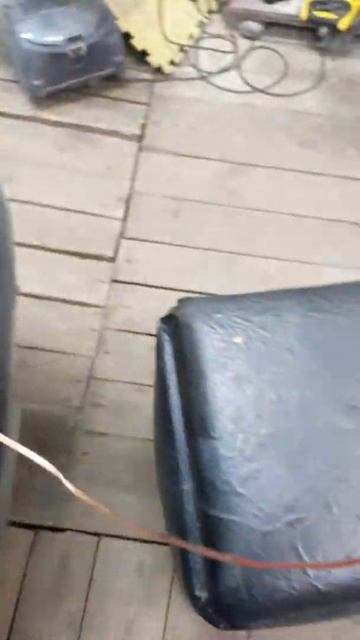 Что будет если включить динамик в розетку? интересно? смотреть онлайн