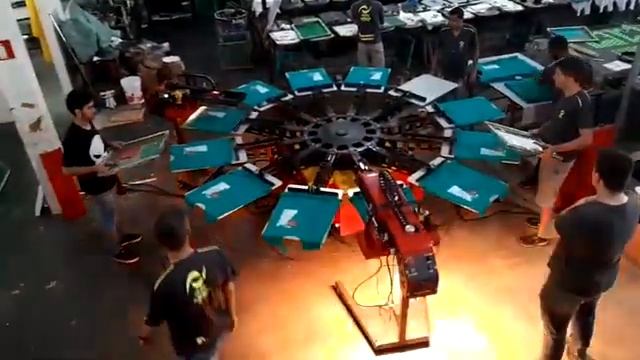 Огромная карусель со сменными рамами смотреть онлайн