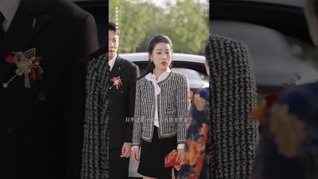 总裁母亲百般嫌弃灰姑娘，称她是自取其辱，没想到灰姑娘竟是自己的线上闺蜜！【陈七七】 смотреть онлайн