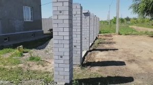 Забор из кирпича и профнастила своими руками. Строим парапет.