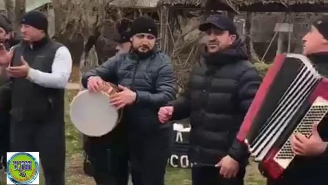 Живая музыка. Отличная компания. Великолепные даргинские песни на природе. В этом есть свой шарм смотреть онлайн
