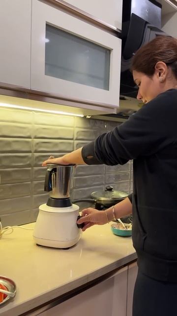 Winter dinner soup #tomatosoup #souprecipe #whatididinaday #minivlogshorts #minivlog смотреть онлайн