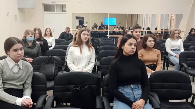 Школьники встретились с директором медицинского колледжа смотреть онлайн
