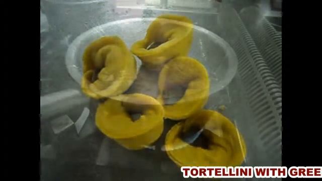 TORTELLINI WITH GREEN PEAS BOUILLON смотреть онлайн