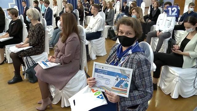 Лучших и талантливых учеников и их педагогов наградили в Череповце смотреть онлайн