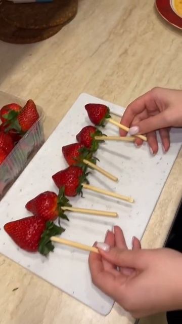 Делаю клубнику в шоколаде 🍓#shorts смотреть онлайн