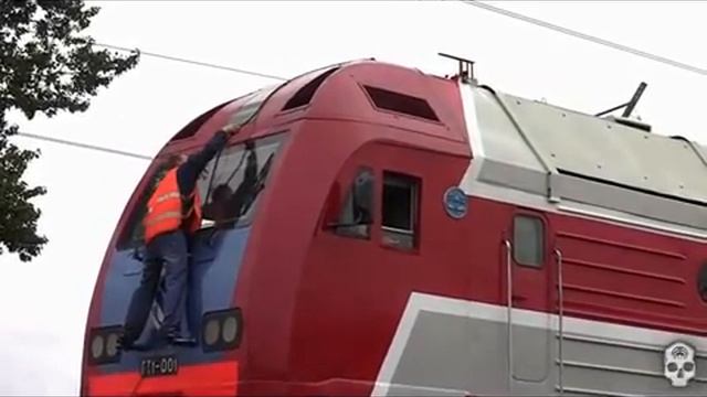 Поезд Газотурбовоз ГТ1 пережог контактный провод смотреть онлайн