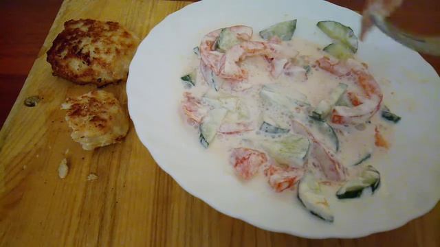 АСМР Мукбанг котлеты и салат 🍅🥒 смотреть онлайн