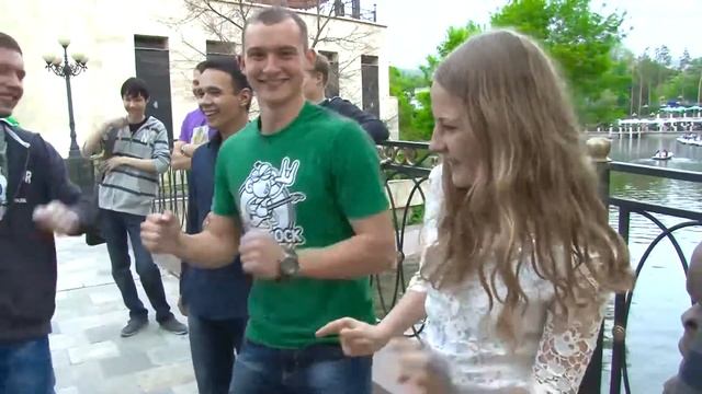 Прогулка школьников в парке смотреть онлайн