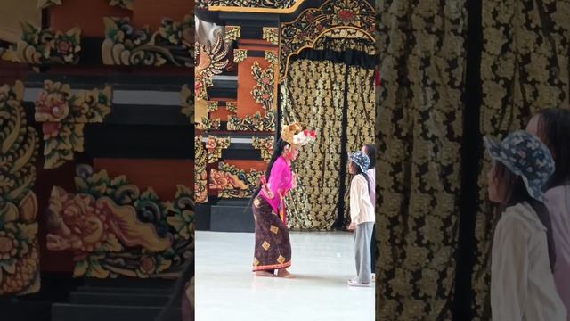 Разогрев перед чак-кечаком. У Балийцев каждый день праздник смотреть онлайн