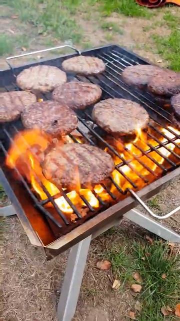 Flamekissed Irish Black Angus Burger Patties #shorts смотреть онлайн