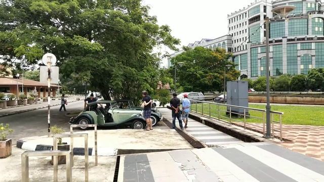 Chasing Classic Cars Brunei смотреть онлайн