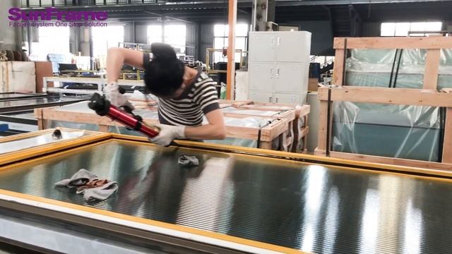 Demonstration of the Product Assembly Process#windows #aluminium #homedecor #factory смотреть онлайн