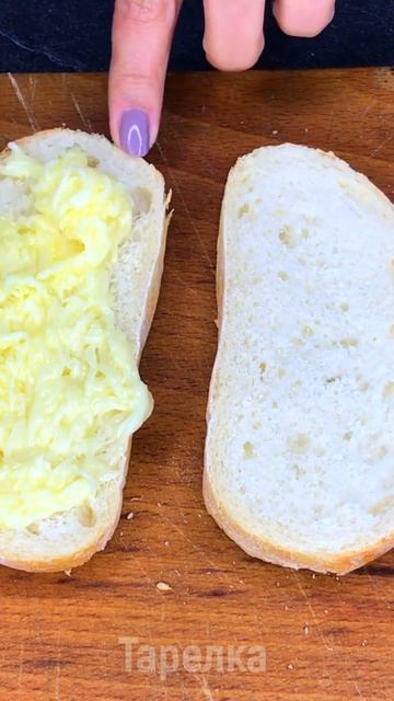 Много сыра. Бутерброд для тех, кто любит сыр. смотреть онлайн