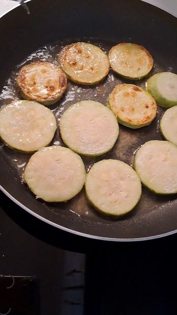 ВКУСНЕЙШАЯ ЗАКУСКА ИЗ КАБАЧКОВ смотреть онлайн