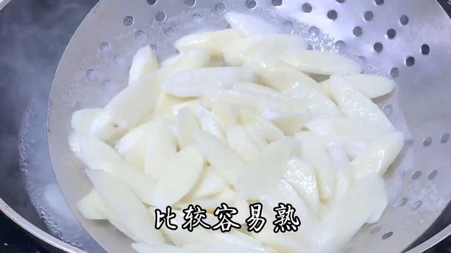 山藥怎樣炒不發黑，不粘鍋，廚師長教你方法，軟糯入味，營養豐富【阿光廚房】#山藥 #山藥食譜 #山藥料理 #山藥的做法 #中國菜 смотреть онлайн