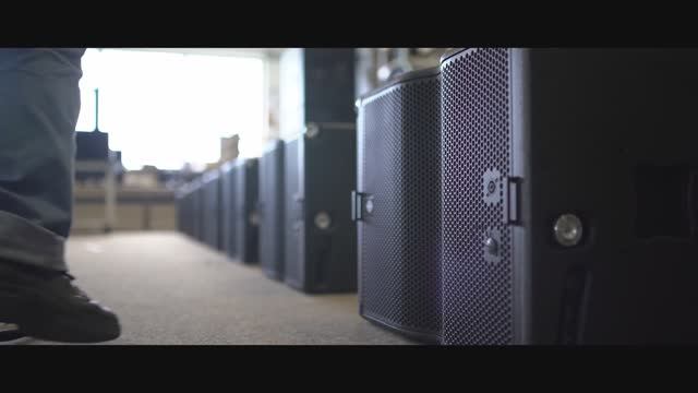 Производство профессиональных акустических систем AiRAY  на заводе Coda Audio