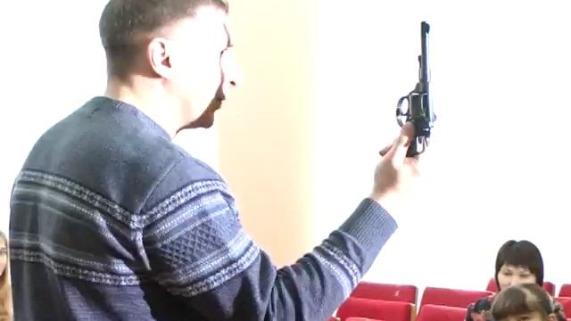 Зареченские школьники подержали в руках боевое оружие