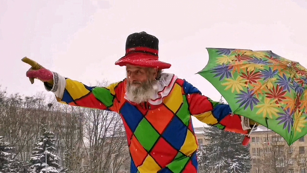МАРИУПОЛЬ и Дед Вова развлекал жителей города смотреть онлайн