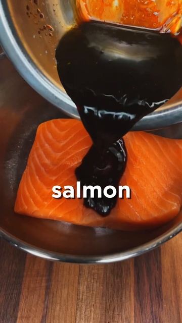 Soy ginger salmon comes perfectly glazed and packed with flavor! #recipe #cooking #food #shorts смотреть онлайн