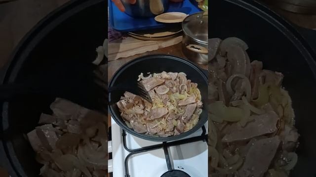 Кустанайская столовая. Выпуск 1. Язык(говяжий) в подливе. Шеф Андрей Сергеевич и Юрий Юрк смотреть онлайн