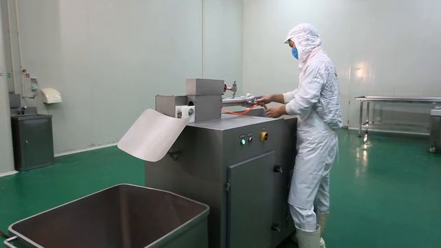 Видео работы автоматического пиллера XIAOJIN CTP - снятие оболочки с сосисок смотреть онлайн