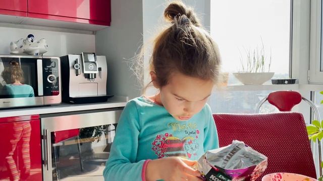 Таисия читает на казахском 🇰🇿 НЕ реклама 🍪 Корнерсы смотреть онлайн