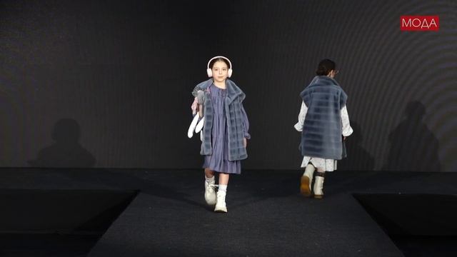 ИРИНА АКУЛИНА. Показ моделей одежды на выставке-форум "Уникальная Россия", Гостиный двор 04 05 24г смотреть онлайн