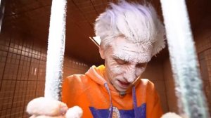 A4  Кто Первый Выберется из Непробиваемого Ящика !   Челлендж