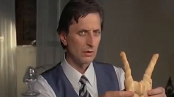 LA Nipote (1974) - Hot in the Kitchen