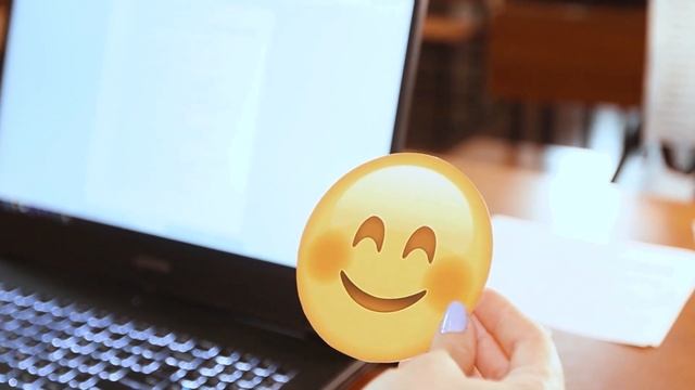 #10 English на дивані. Як висловлювати відчуття у смайликах. All about emoji. смотреть онлайн