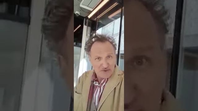 Видео на английском языке, британский акцент Алекса Фарбера смотреть онлайн